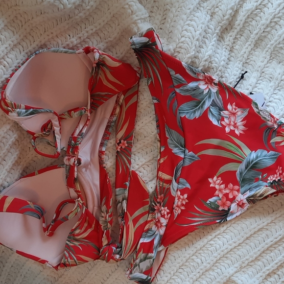 Shade and Shore 34C M Red White Green Plant Flower - Picture 4 of 9